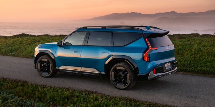 Kia EV9 GT-Line 现价24万8888令吉起,是最超值的7座800V纯电SUV?