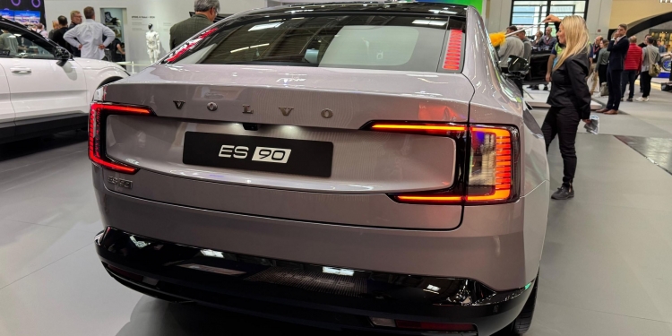 Volvo首款纯电动车ES90开放登记意向,首100辆享2%早鸟优惠