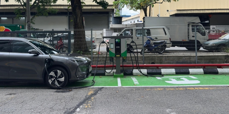 Charge+在甲洞Anzen商业园部署直流快充桩