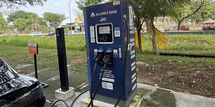 JomCharge x DBKL在甲洞Menjalara的TK Bakery部署电动车充电桩，本周末充电享5折优惠