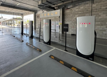 特斯拉在柔佛新山Toppen购物中心启用超级充电站