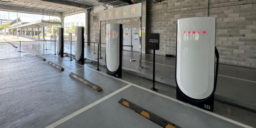 特斯拉在柔佛新山Toppen购物中心启用超级充电站