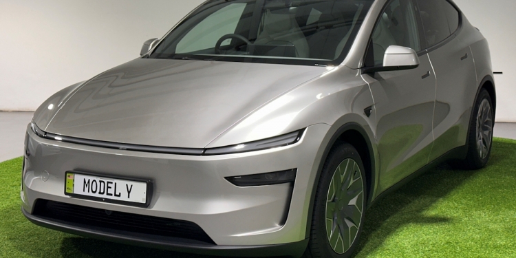 Tesla Model Y L三排六座电动SUV将于4月1日登陆大马：续航里程681公里，支援V2L