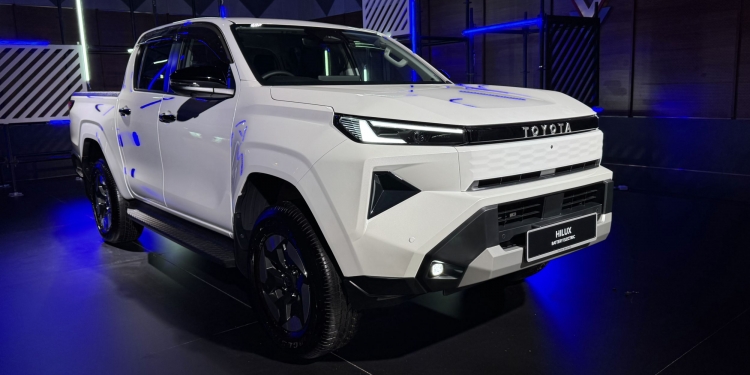 Toyota Hilux BEV在大马发布：双电机四驱、750kg载重，WLTP续航不到300km