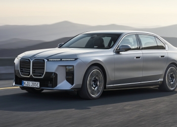 全新BMW 7 Series小改款登场！纯电版i7续航逾700公里