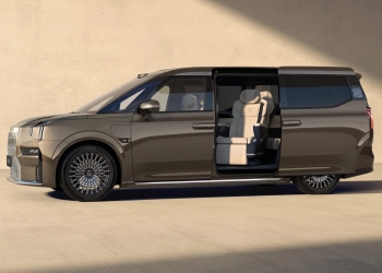 2026款Zeekr 009大升级：搭载900V架构配备旋转座椅