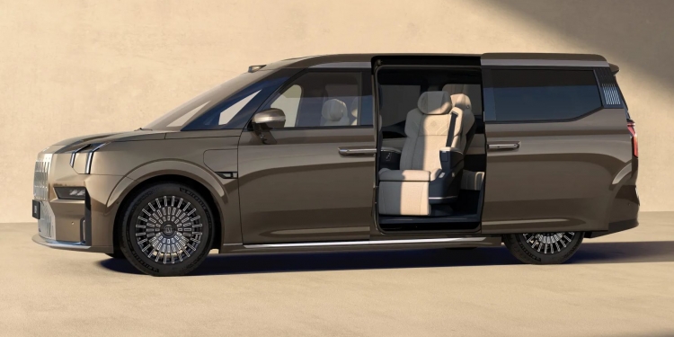 2026款Zeekr 009大升级：搭载900V架构配备旋转座椅