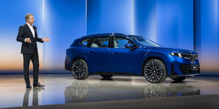 BMW iX3 LWB亮相北京车展！中国专属加长108毫米，续航超900公里