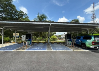 TNB Electron在万宜Kedai Tenaga Seksyen 1启用充电站，有4个充电车位
