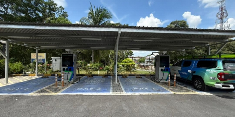 TNB Electron在万宜Kedai Tenaga Seksyen 1启用充电站，有4个充电车位
