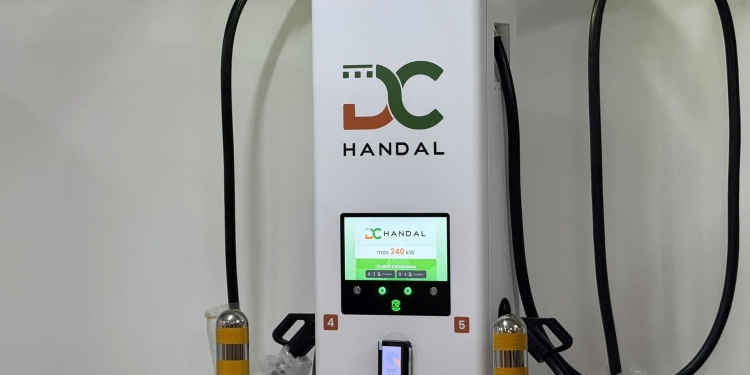 DC Handal在IOI Mall Damansara部署了4个车位的240kW直流充电桩