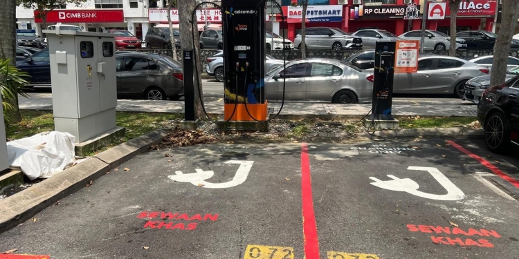 JomCharge与DBKL启用甲洞路100kW直流充电站 本周末充电享半价优惠
