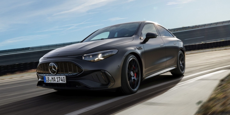 纯电动Mercedes-AMG CLA 45登场：三马达加持、671马力、保留四缸引擎声浪