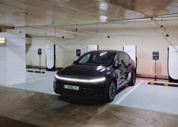 Tesla槟城皇后湾广场Supercharger现已启用