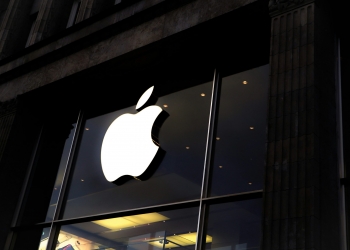 macOS 26.7泄露近40款未发布产品：折叠iPhone Ultra、触控MacBook及配备相机的AirPods曝光
