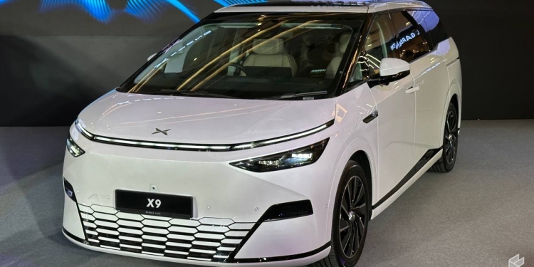 XPeng X9车主注意：本地总代理宣布召回部份批次，免费更换前空气悬架