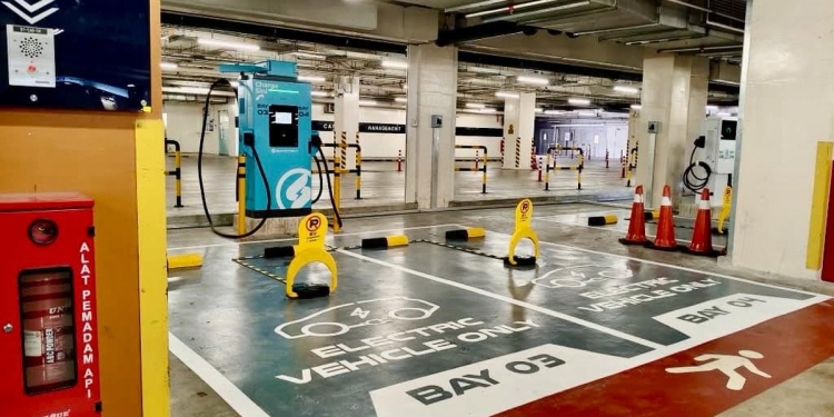 ChargeSini在蕉赖MyTown购物中心增设直流充电桩，共8个充电车位