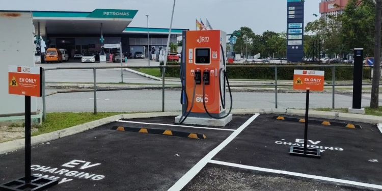JomCharge在士毛月Eco Majestic麦当劳启用120kW直流充电桩
