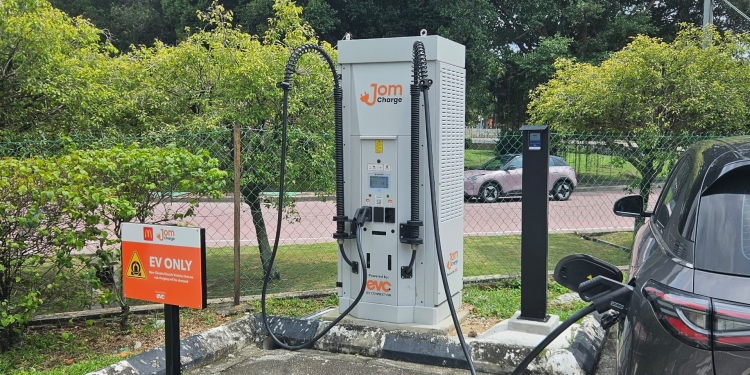 JomCharge在莎阿南第三区的麦当劳启用100kW直流充电桩